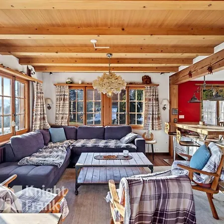 Familial Traditionnel シャレー Arbaz